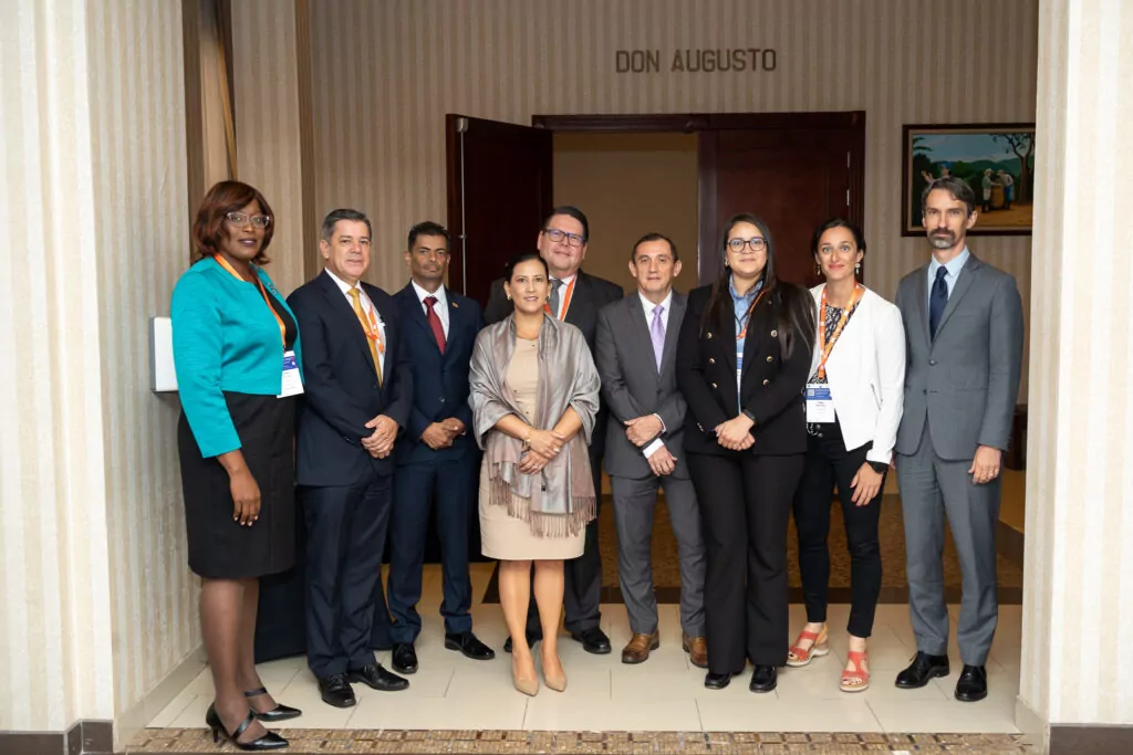 Asistentes del taller alternativa penal frente a los delitos menores de drogas