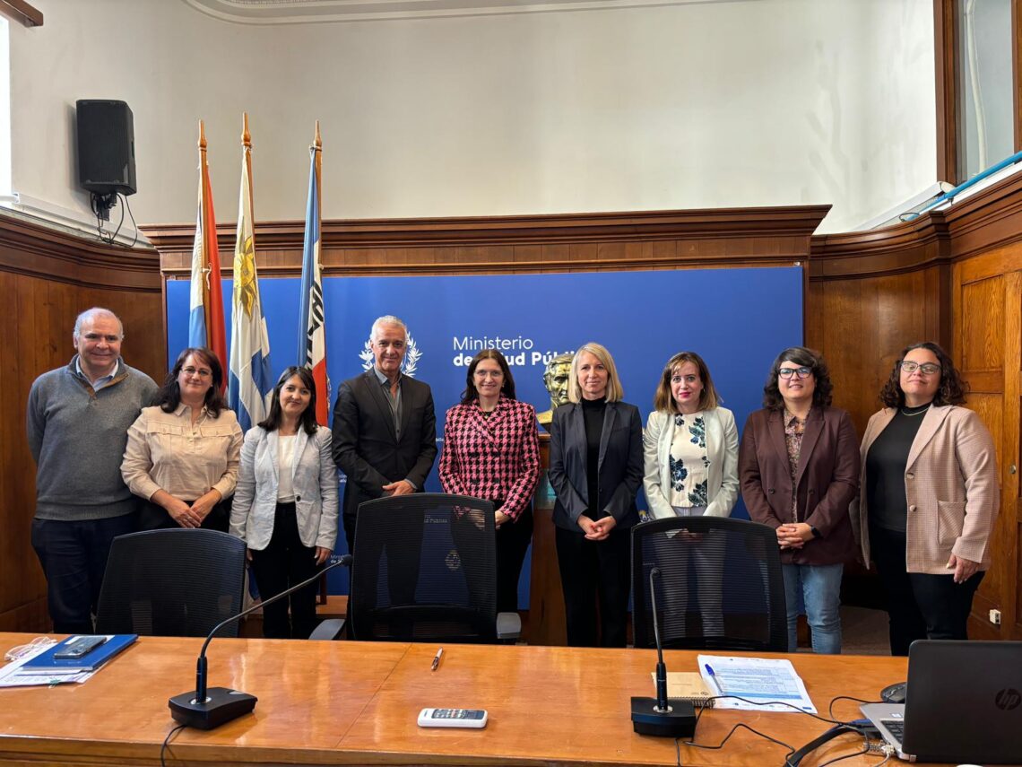 Asistentes a la mesa de debate del ministerio de salud pública de Uruguay